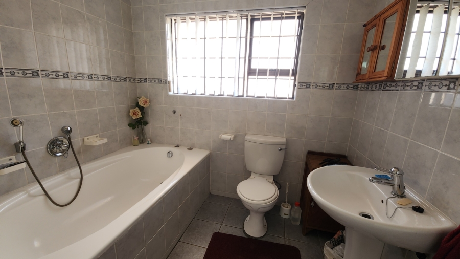 3 Bedroom Property for Sale in Hartenbos Central Western Cape